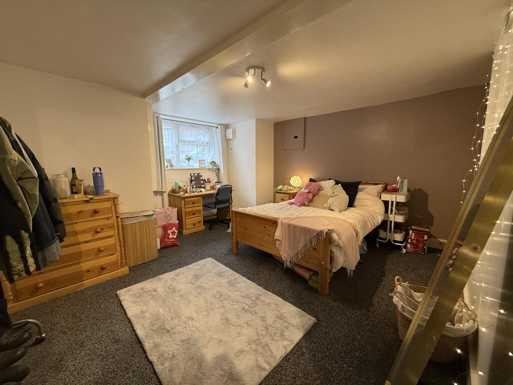 House in Leeds, Hyde Park - View 4