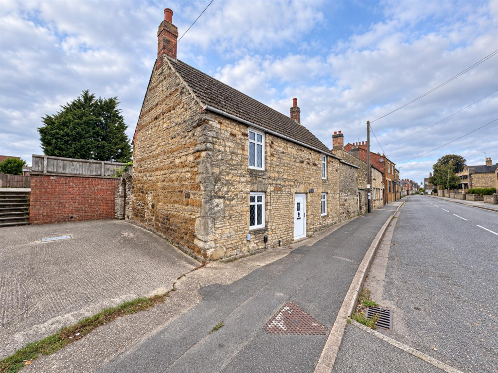 Main image of property: 172 High Street, Burton Latimer, Kettering