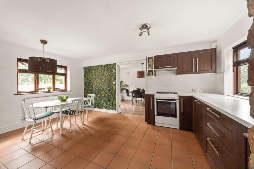 House in Cheltenham, Marle Hill, Cleevemount - View 3