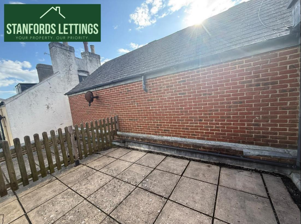 Apartment in Worthing, West Sussex - More