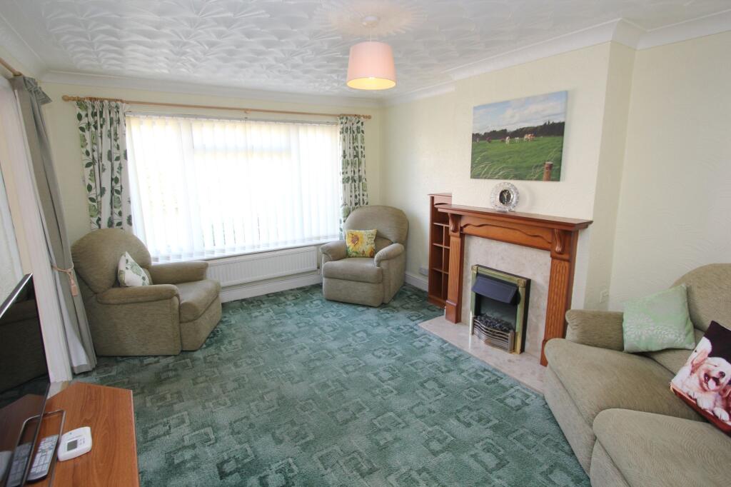 House in St Athan, Higher End, St. Athan - View 3