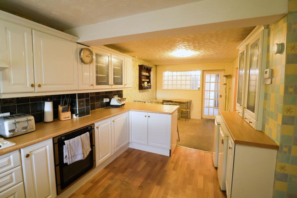 14A, Quarry Close, Glossop, SK13 photo 2