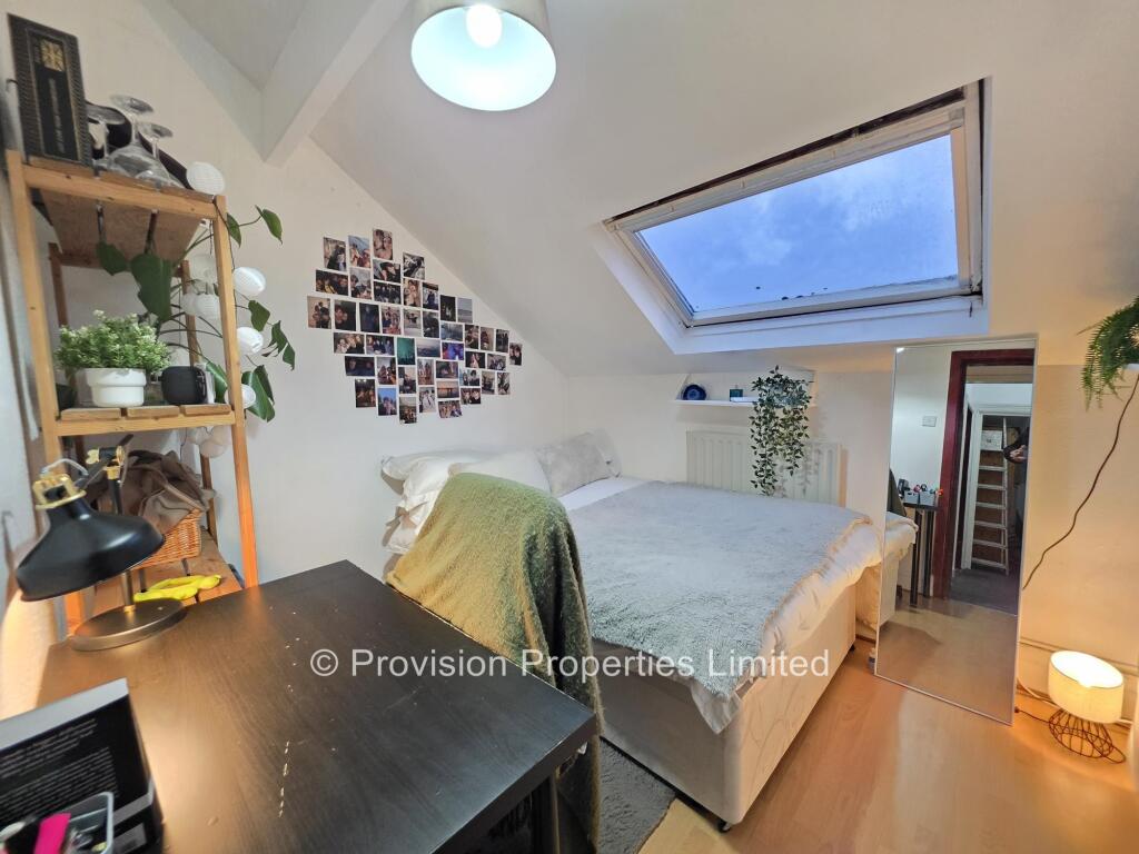 6 bedroom detached house for rent