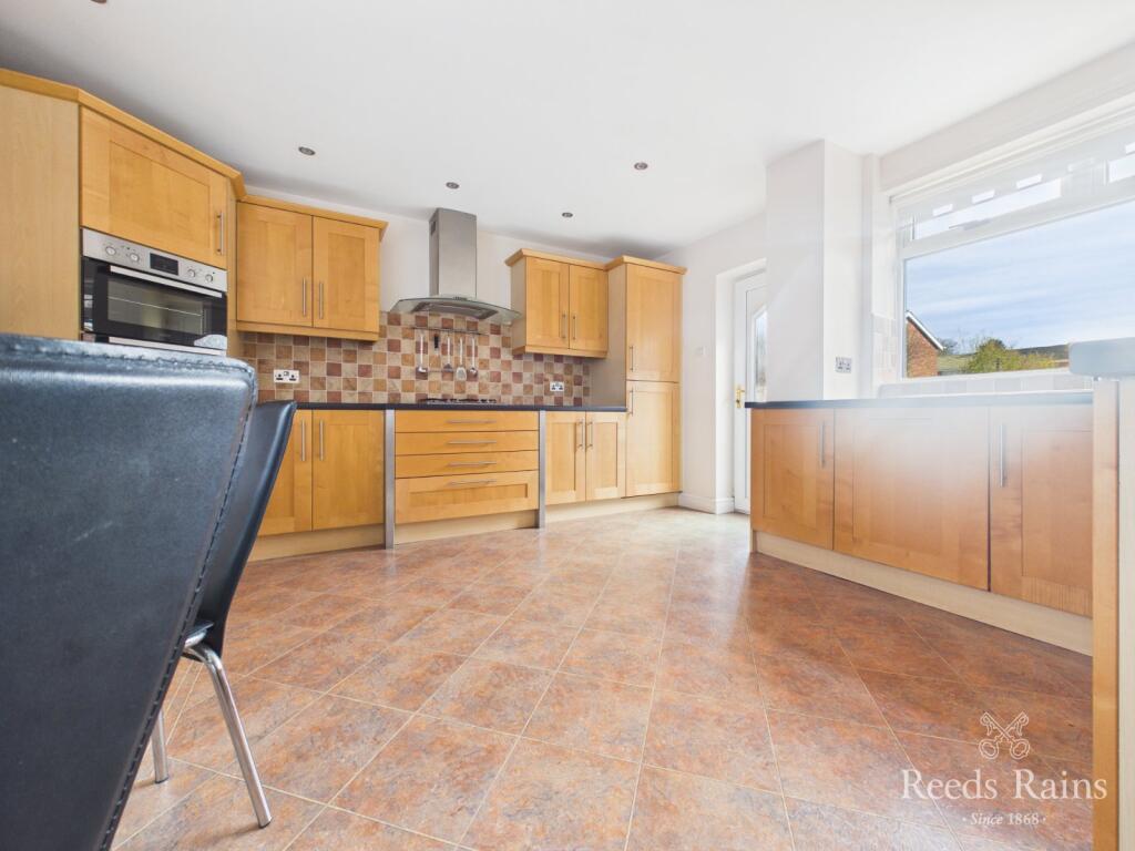 Elmfield Avenue, Gilesgate, Durham, DH1 photo 3
