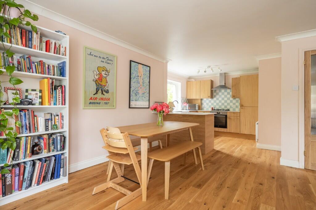 3/2 West Cherrybank, Stanley Road, Edinburgh, EH6 4SW - View 4