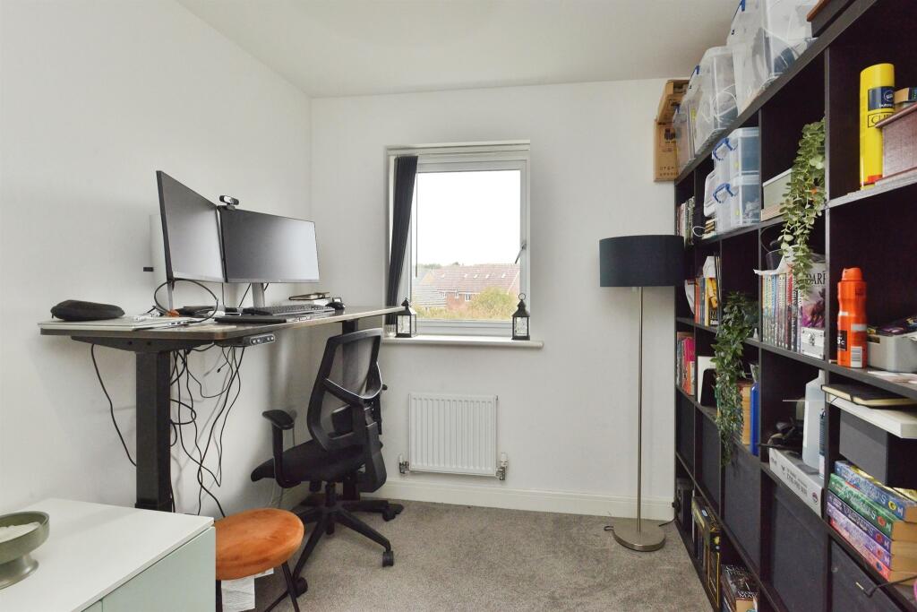 Apartment in Milton Keynes, Whitehouse - View 4