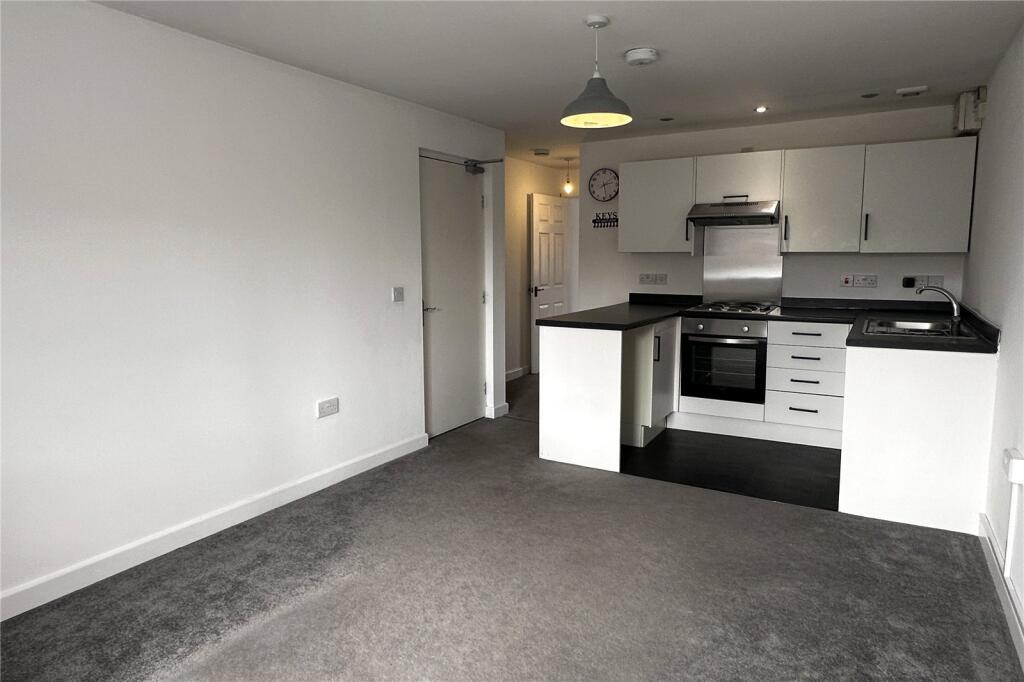 Apartment in Westbury, Leigh Park - More