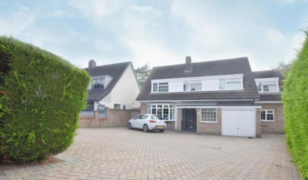 Main image of property: 9 Fernhills, Hunton Bridge, Kings Langley, Hertfordshire, WD4 8PT