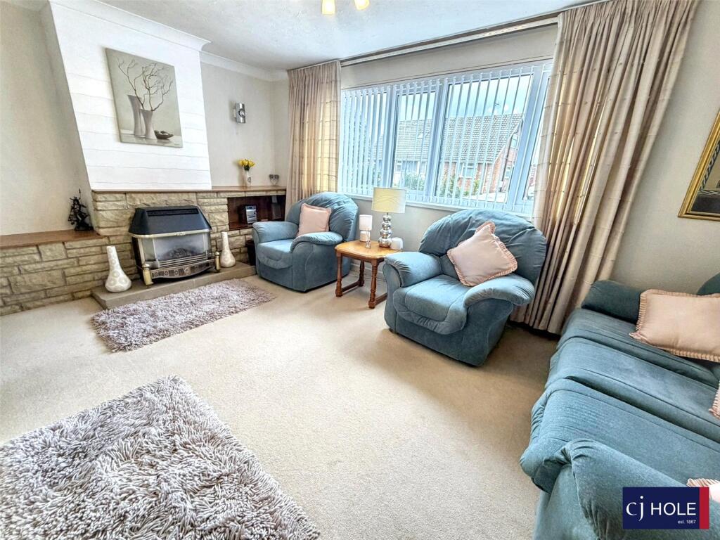 Mayfield Drive, Hucclecote, GL3 photo 4
