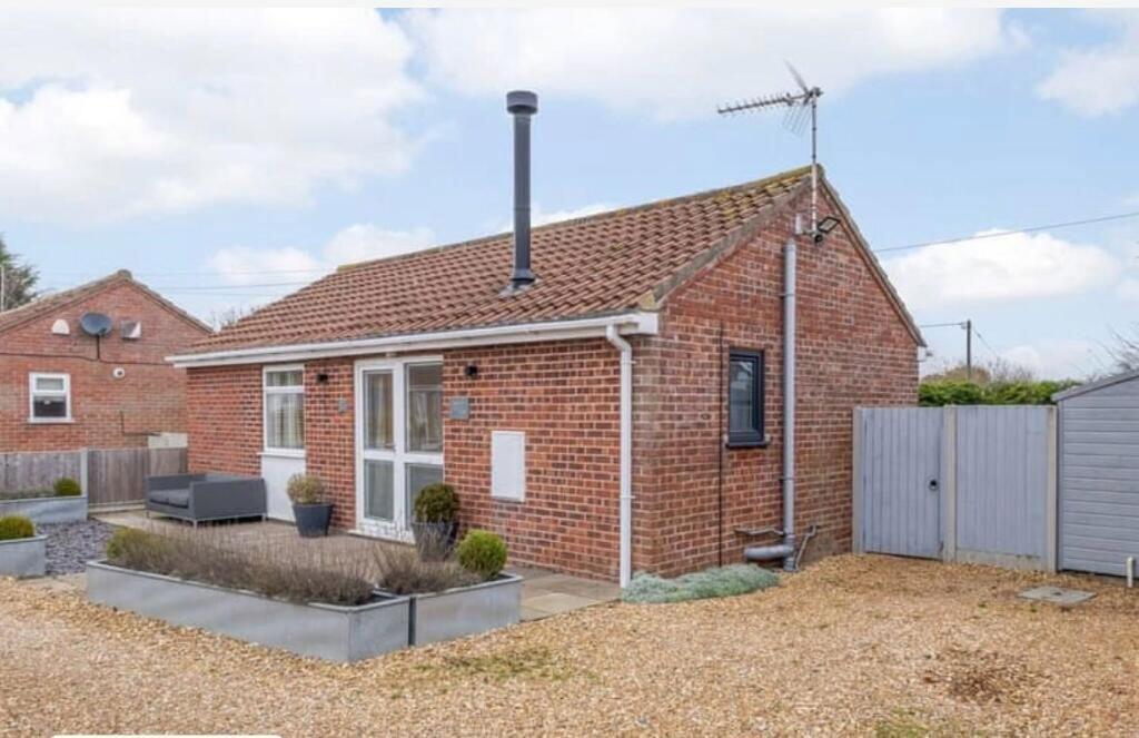 1-bed detached on The Cedars, Snettisham, King's Lynn, Norfolk, PE31 7XG, £145,000
