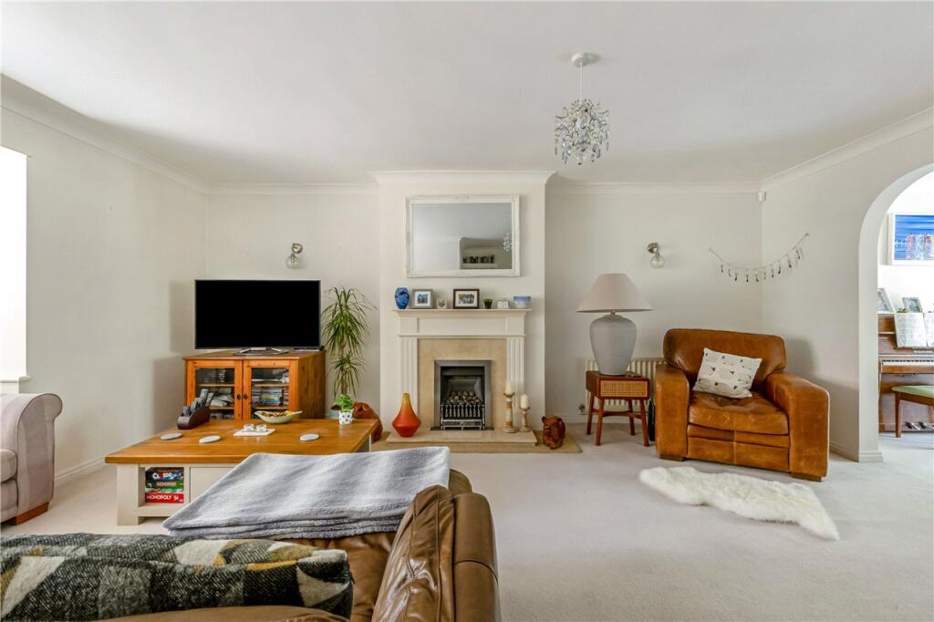 House in Southampton - More