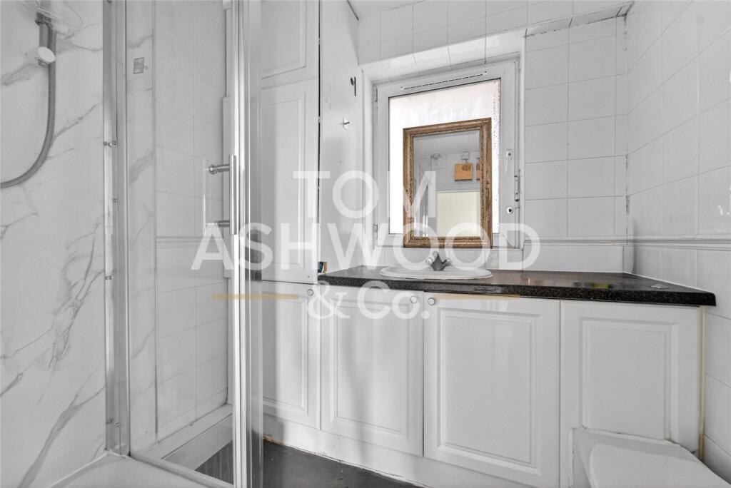 Apartment in Ilford - View 5