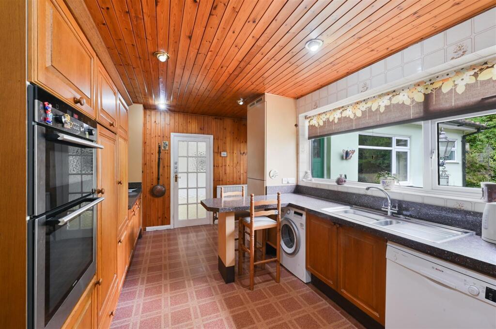 House in Croydon - View 4