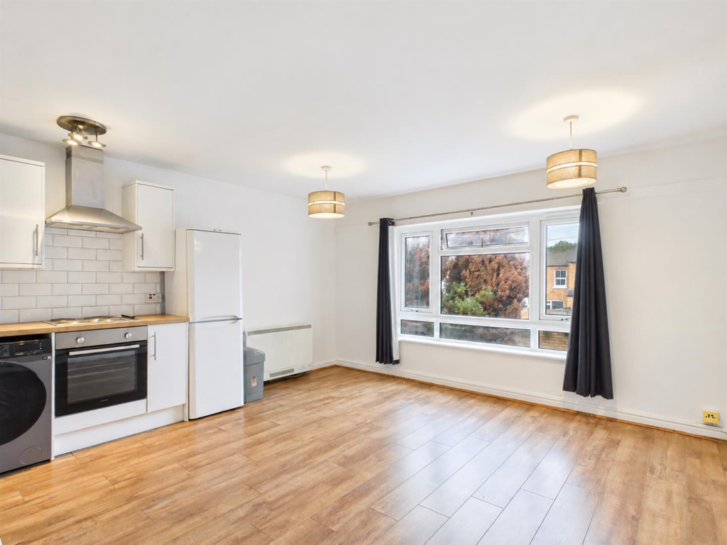 Apartment in Warwick, Royal Leamington Spa - View 4