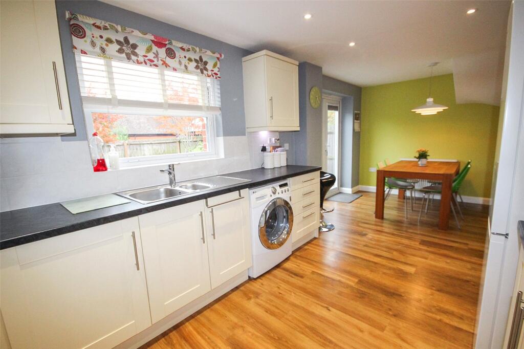 Woodpecker Close, Great Barford, Bedford, Bedfordshire, MK44 photo 3