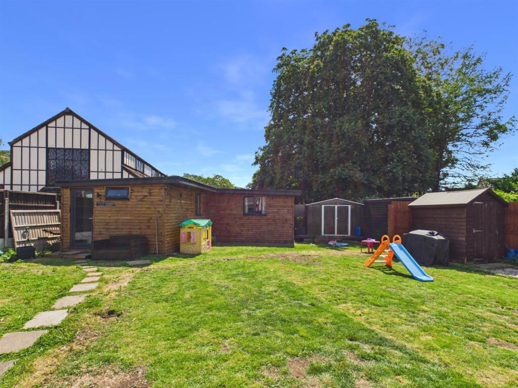 House in Gloucester, White City - View 4