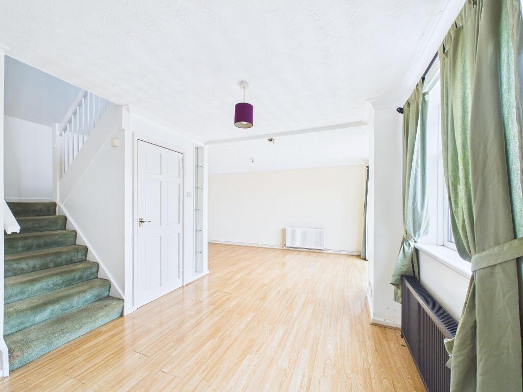 Montagu Square, Eynesbury, St. Neots photo 3
