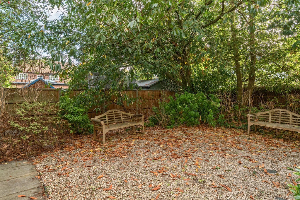 Apartment in Weybridge - View 2