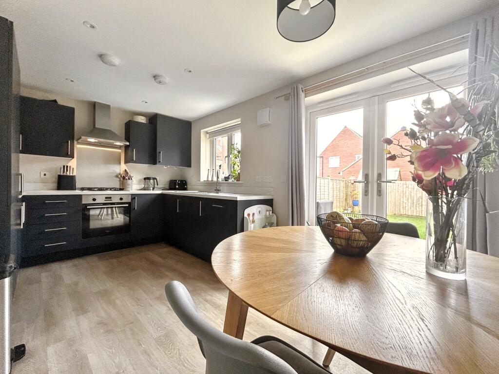 Smithy Close, Blunsdon, Swindon, SN26 photo 2