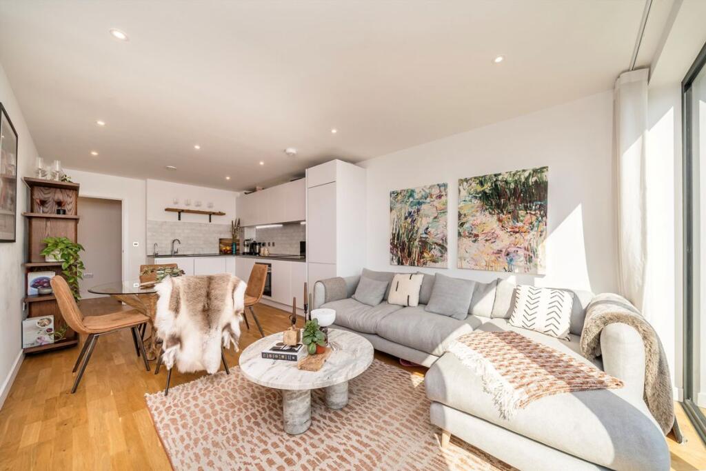 Main image of property: Hawthorne Crescent, Greenwich