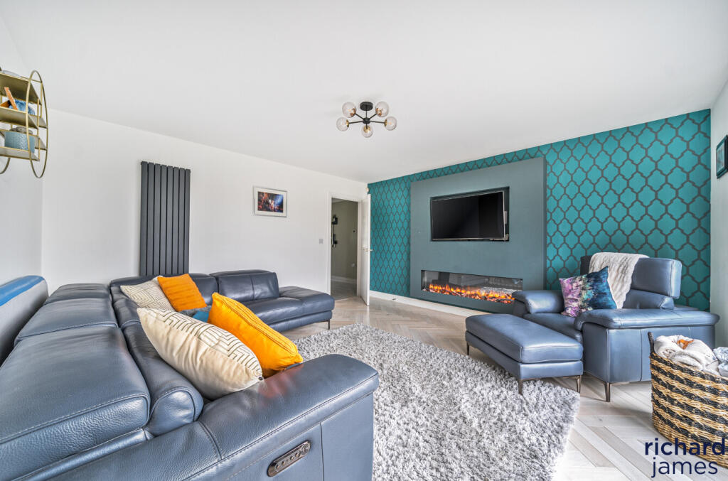 Rackham Close, Swindon, SN25 photo 4