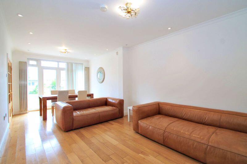 House in London - View 3