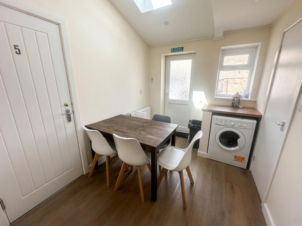 House in Warwick, Royal Leamington Spa - View 5