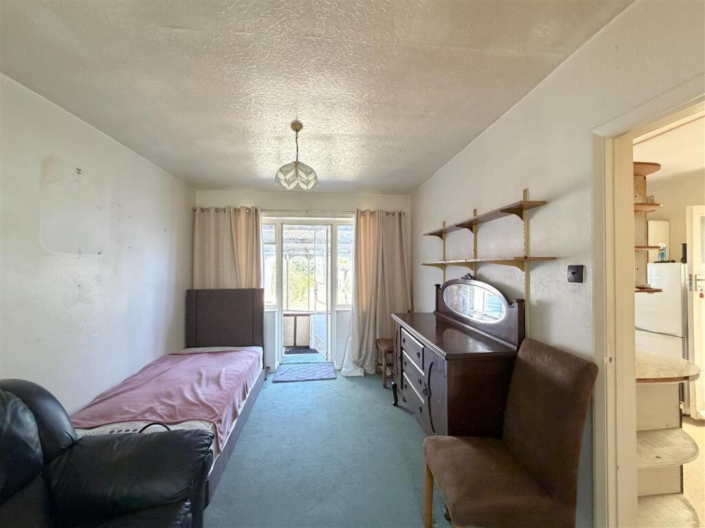 House in Warwick, Cliff Hill - More