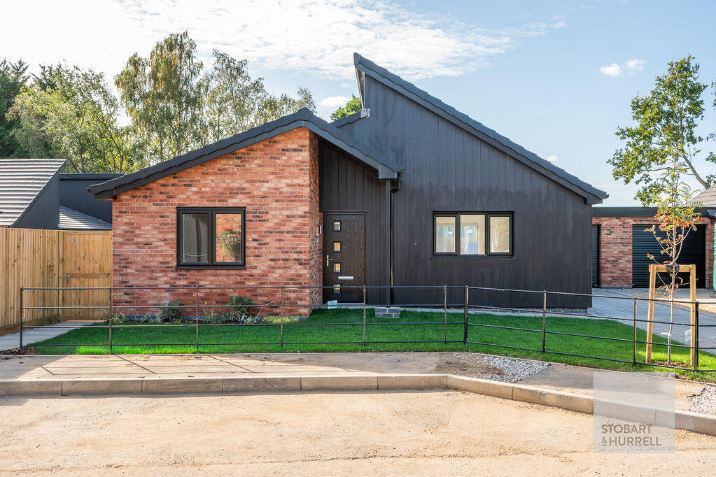 2-bed detached on Oak Tree Close, Hoveton, Norfolk, £495,000