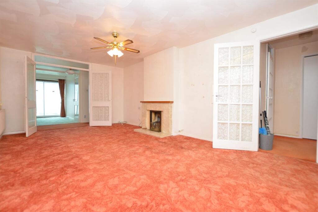 3 Bedroom bungalow on Reffley - Great opportunity photo 2