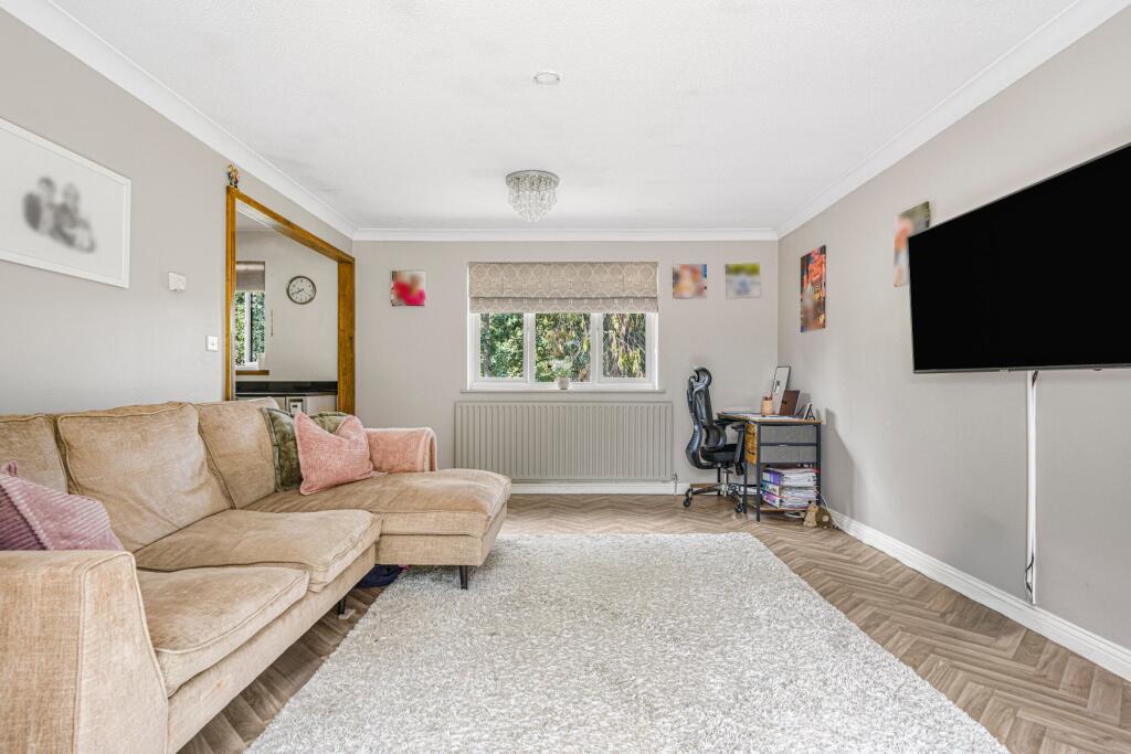 Apartment in Kingston upon Thames - More
