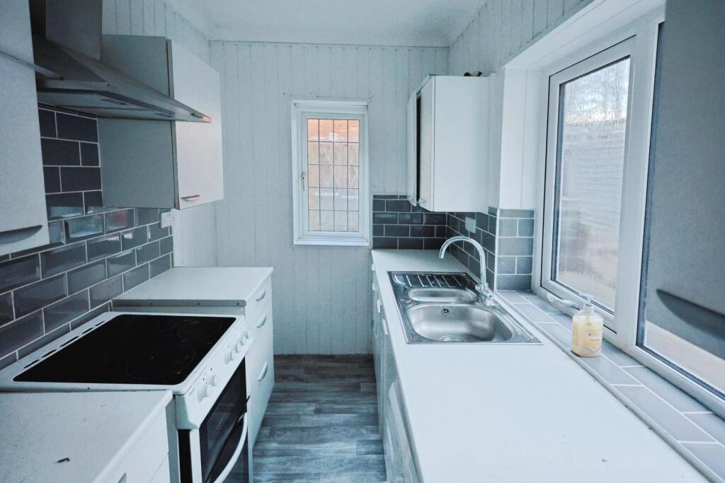House in Bishop Auckland, Toronto - View 5