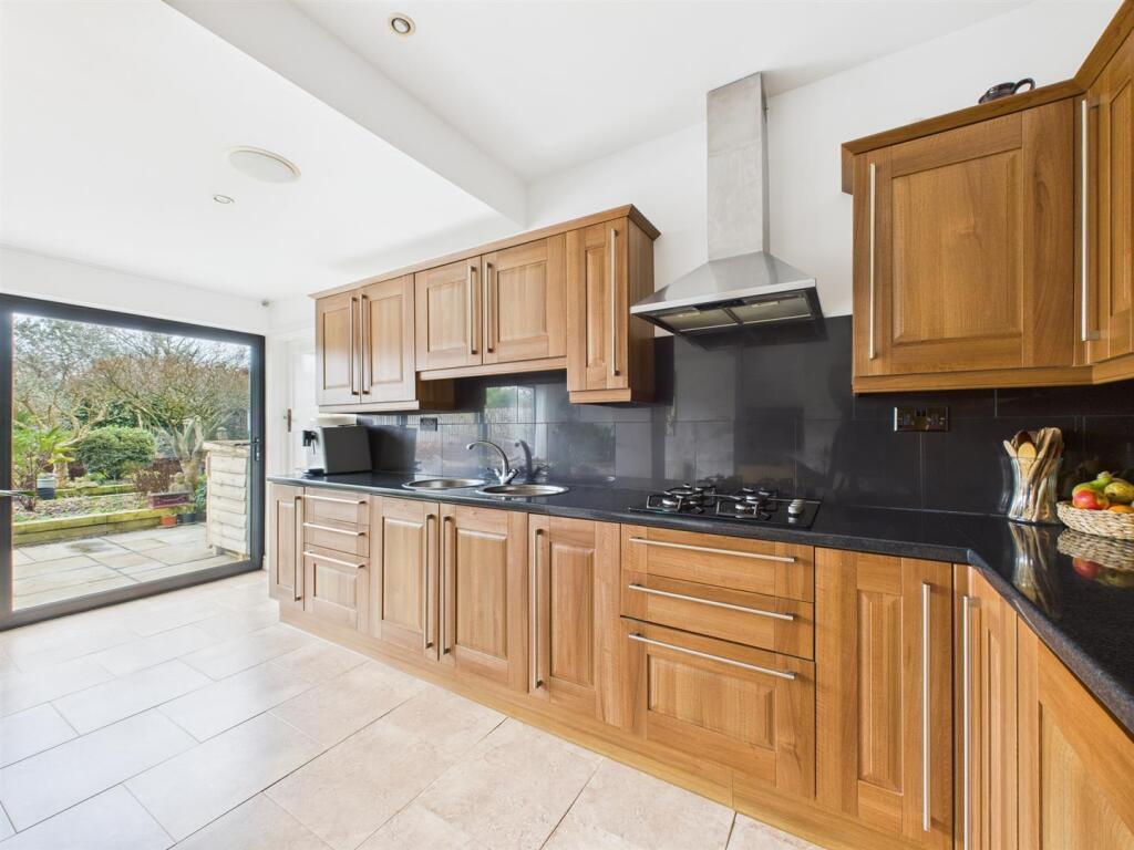 House in Porthcawl - More