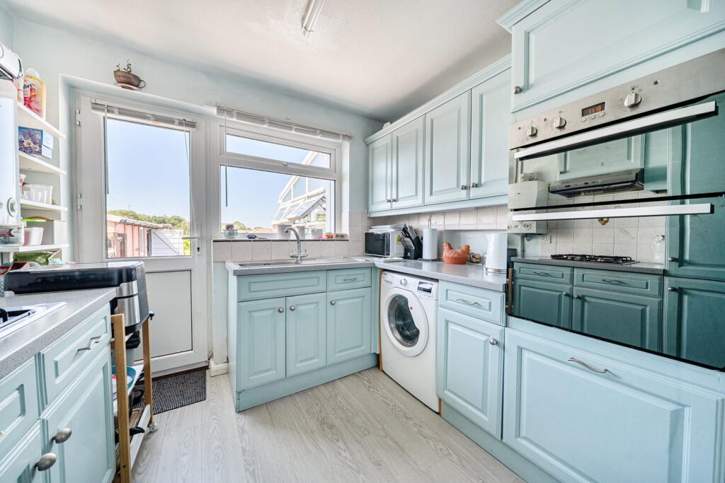 Seymour Road, Basingstoke, RG22 6LY photo 4