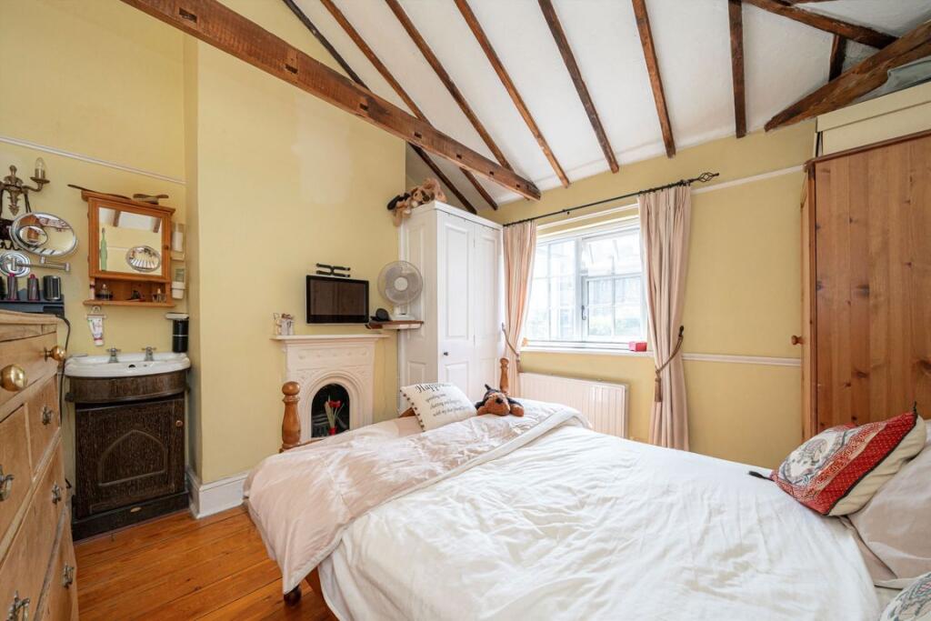 House in Twickenham - View 3