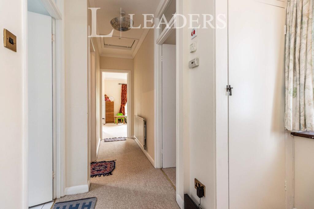 Apartment in Sutton - View 4