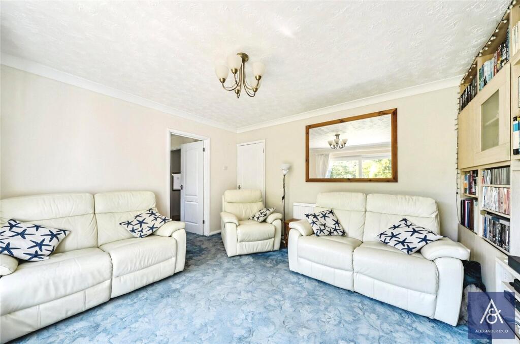Robinson Drive, Brackley, Northamptonshire - View 2