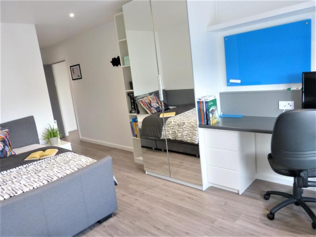 Apartment in Plymouth - View 2