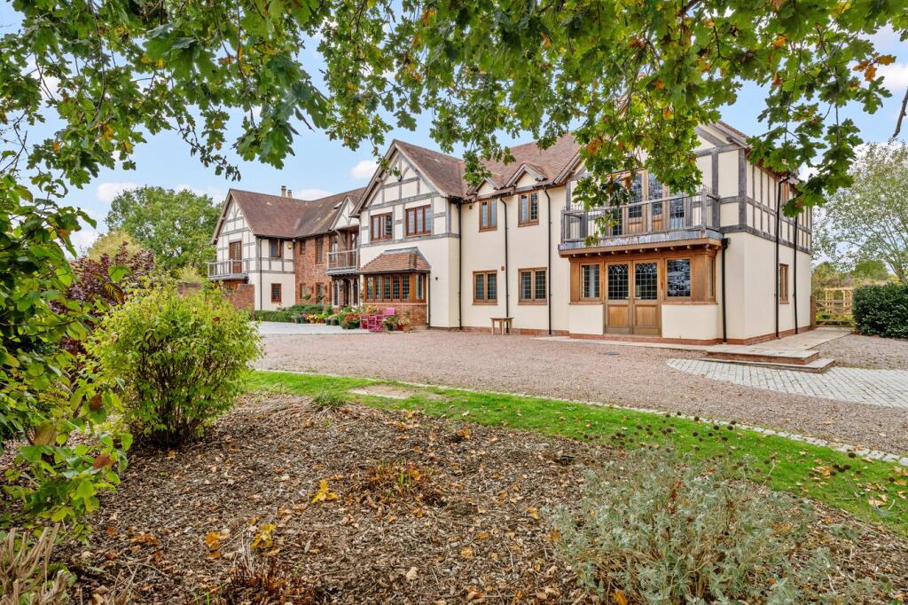 Main image of property: Stratford Road, Wootton Wawen, Henley-in-Arden, B95