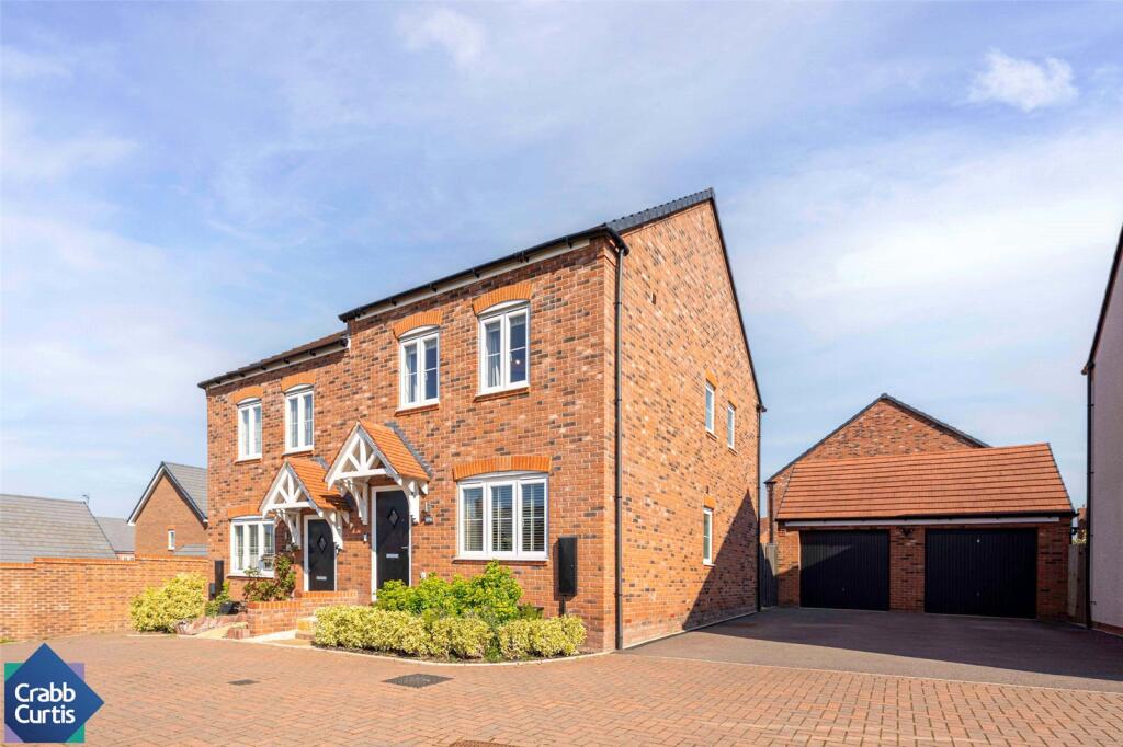 Main image of property: Gowling Close, Radford Semele, CV31