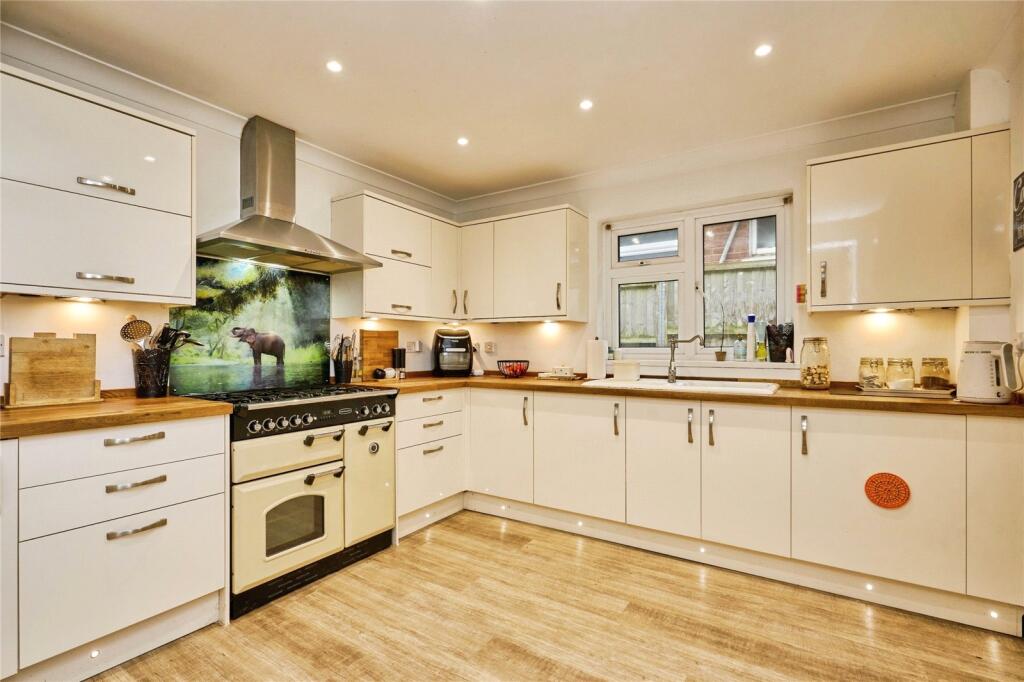 House in Newport, Gunville - View 3