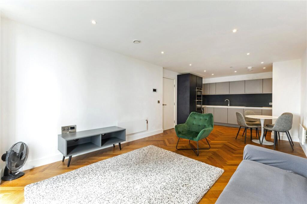 Apartment in Manchester, City Centre - View 5