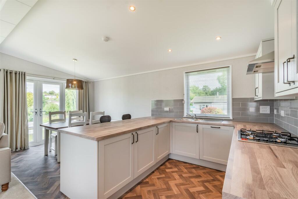 Lower Road, East Farleigh, Maidstone photo 2