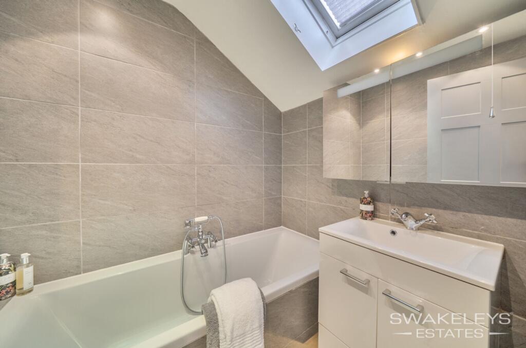 Standale Grove, Ruislip, HA4 photo 3