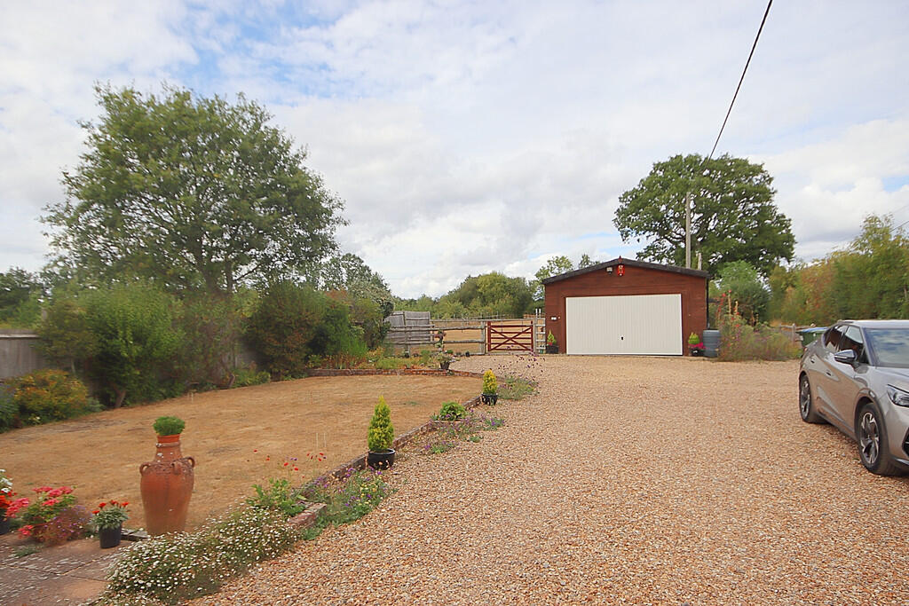 Marringdean Road, Billingshurst photo 4