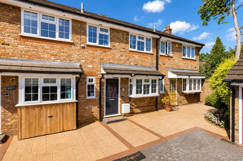 Main image of property: Stonecross Close, St. Albans, Hertfordshire, AL1