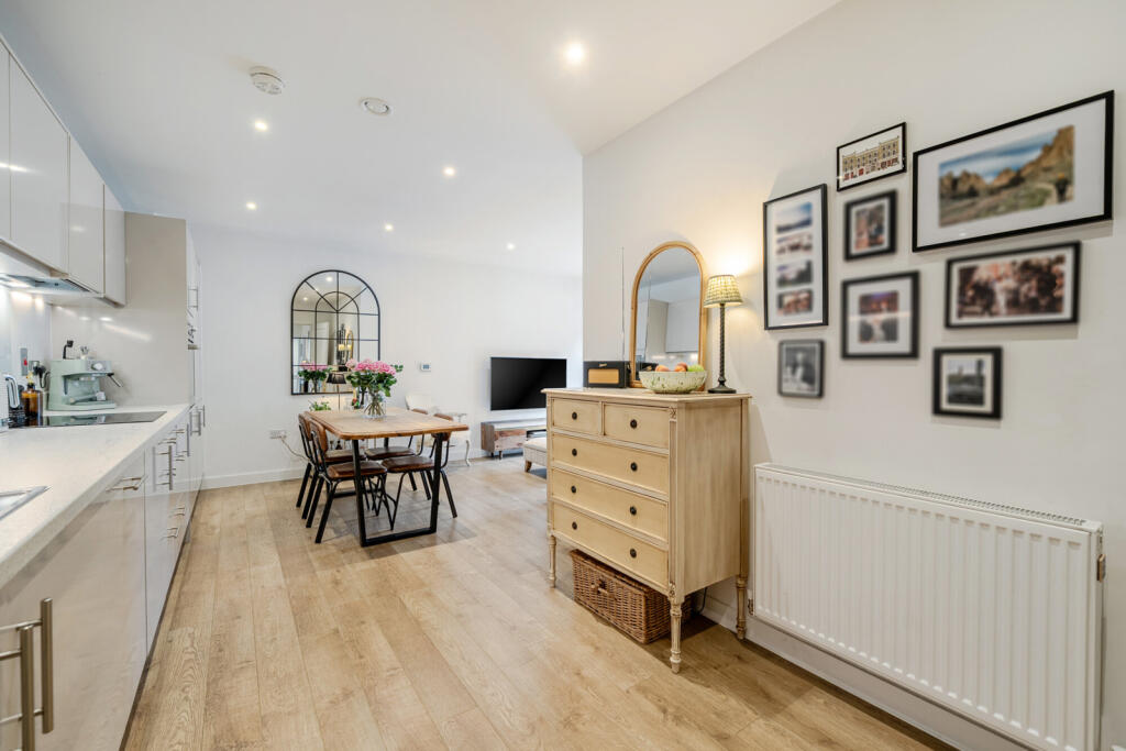 Apartment in London - View 5