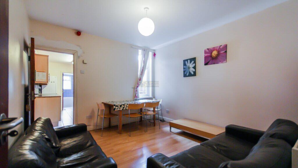 5 bedroom terraced house for rent
