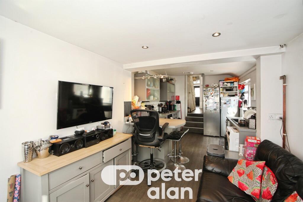 House in Newport, St Julians, St. Julians - View 4
