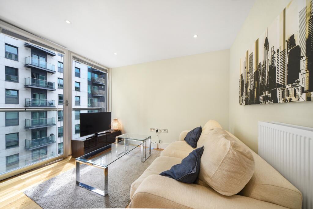 Main image of property: Cobalt Point, Lanterns Court, 38 Millharbour, Canary Wharf, London, E14